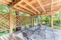 Cozy Living Spaces and Large Yard - Inviting Custom Retreat