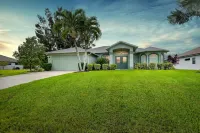 Sunshine Home Retreat Heated Pool on Canal Hotel di Cape Coral