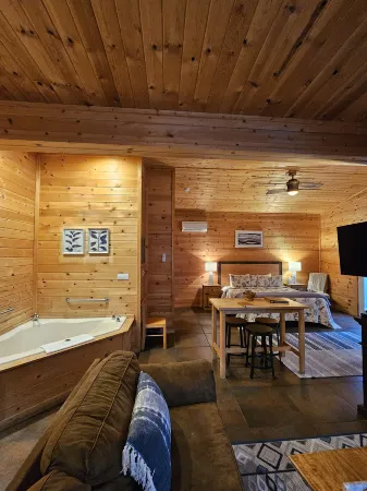 Private Atmosphere and Nature Bliss - Cozy Rustic Retreat