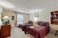 Perfectly located mountain condo w/ balcony views and a stone fireplace Hotels in Sugar Mountain