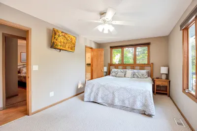 Dock, Kayaks and Fire Pit for Ultimate Relaxation - Serene Lakefront Haven