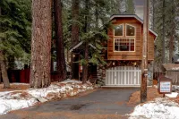 Charming Retreat with Spacious Backyard - Cozy and Inviting Escape