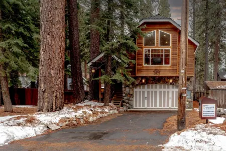 Charming Retreat with Spacious Backyard - Cozy and Inviting Escape