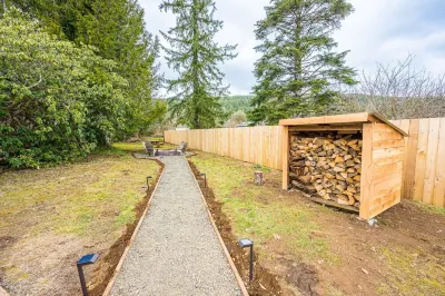 Lake Pleasant Getaway: Tiny Home Hotels near La Push Beach