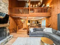 Modern Kitchen and Outdoor Deck Bliss - Spacious Serene Retreat