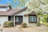 Chic Getaway with Spacious Living and BBQ Area - Elegant Sanctuary Hotels in Bella Vista