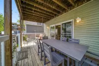 Charming Cottage with Deck and Cozy Fireplace - Delightful Getaway