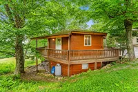 Ski-in/ski-out roundhouse with ski slope access and streaming services Hotels in Sugar Mountain