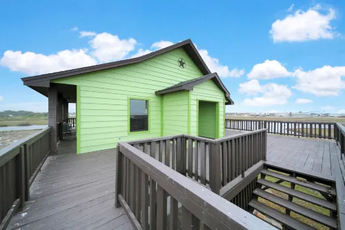 Adorable home with lots of space - close to the Gulf & ferry Hotel a Bolivar Peninsula