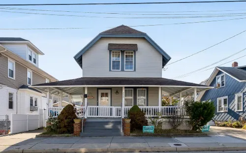 Large Wrap-Around Porch and Outdoor Shower - Spacious Retreat