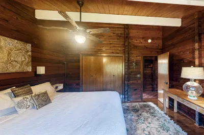 Tranquil home on 1.82-acres with lanai, free WiFi, W/D, and gas fireplace