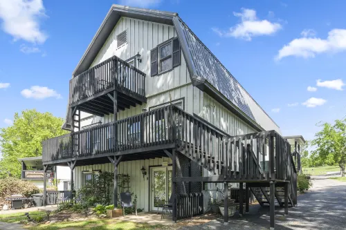 Lakefront Oasis with Whirlpool Tub and Kitchenette - Charming Retreat