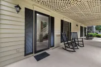 Gorgeous Golf Course Access and Beach Gear Rental - Exquisite Retreat