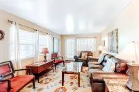 Charming waterfront house with heated pool, hot tub, & W/D - snowbird-friendly Hotels in Cameron County