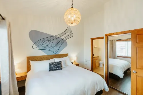 Charming Suite with Full Kitchen and Electric Desk - Delightful Retreat