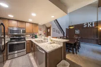 Ski in Ski Out Access and Cozy Clubhouse Amenities - Stunning Family Retreat