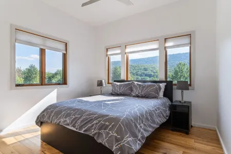 Expansive Valley Views and Cozy Comfort - Stunning Serene Retreat