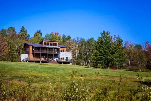 Expansive Valley Views and Cozy Comfort - Stunning Serene Retreat