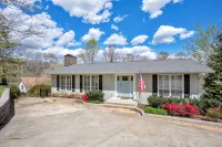 Stunning Retreat - Spa, Fireplace, Lake Views, Pool, Kayak Hotel a Soddy-Daisy