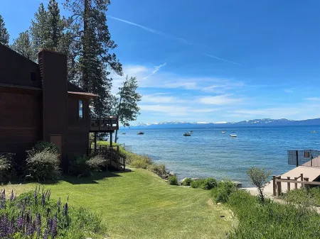 Amazing 4 bedrooms house in Lake Tahoe on the water Отели рядом с достопримечательностью «Государственная зона отдыха Кингс Бич»