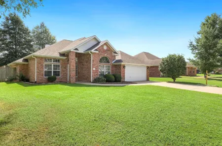 Mountain Bike Retreat and Game Room - Stylish Modern Haven Отели в г. Сентертон