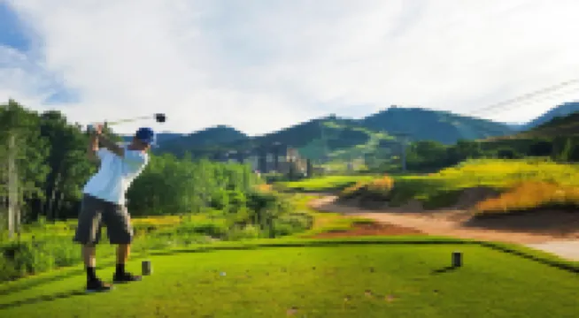 Blackstone Luxury Top Floor 2br, Walk to Skiing at Cabriolet, Shared Pool and Hot tub, Mountain View