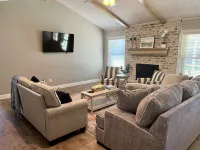 New! Minutes from TTU, LCU, medical district, & golf