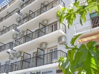 Casual Pop Art Benidorm Hotels near Benidorm Island