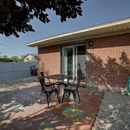 Cozy apartment in charming Moab Downtown with kitchen and great fruit backyard,