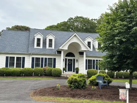 Beautiful, Spacious, Pet Friendly Home in 2 Miles from the Beach! Отели в г. Ошен Вью