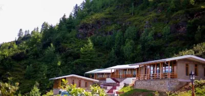 Whispering Woods Resort Hotel a 