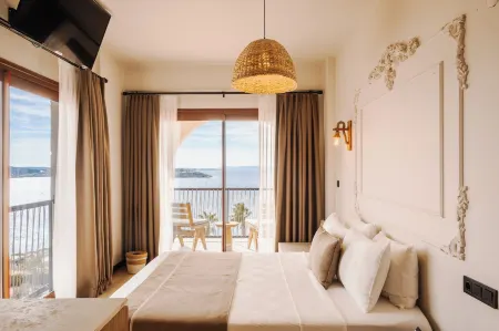 The Local House Ayasaranda Отели рядом с достопримечательностью «Cesme Otobus Terminali»