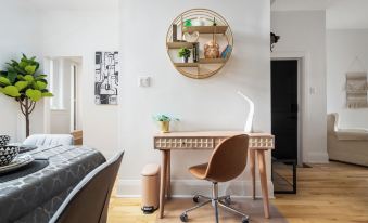 Downtown Luxe - Parking, Metro, King Bed, Sleeps 6