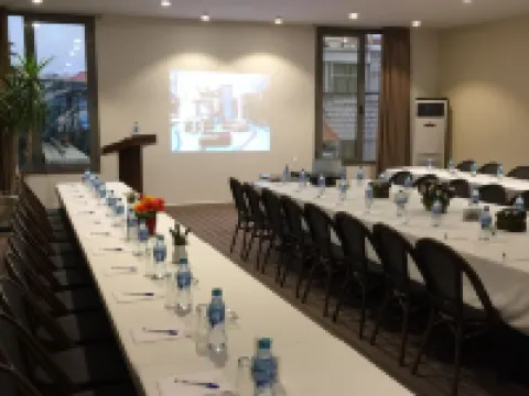 Delora Hotel and Suites Hotels in Jdita