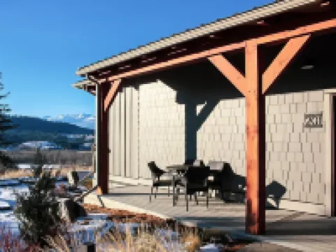 ヘッドウォーターズ ロッジ アット イーグル ランチ リゾート インヴァーミアのホテル