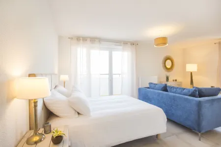 Zenao Appart'hôtels Villeneuve-lès-Avignon Отели в г. Тавель