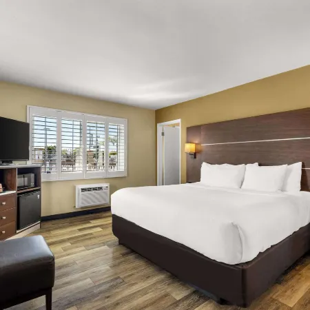 Comfort Inn San Diego Airport at the Harbor Отели рядом с достопримечательностью «Харбор-Айленд»