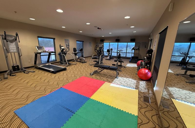 Giles Hotel Inn & Suites photo 2