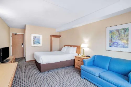 Travelodge by Wyndham Bridgewater Hotels in Lunenburg