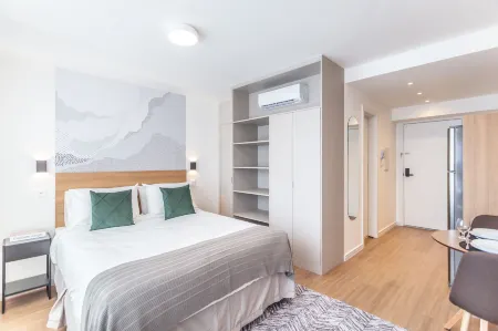 Charlie Connect Puc Отели рядом с достопримечательностью «Public Library»