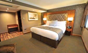 Cbh Frensham Pond Hotel