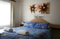 Lake Edge Holiday Units Hotels in Burrill Lake