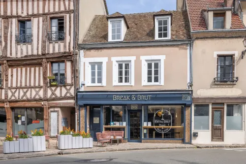Break & Brut Hotels in Maintenon