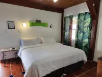The BNB on Triggerfish Close to the airport Hotels in Burrell Boom