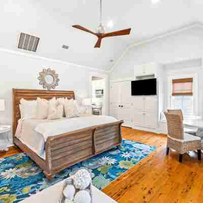 Golf Cart + Close to Beach Club in Watercolor! 5 Bedroom Home by RedAwning Rooms