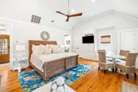 Golf Cart + Close to Beach Club in Watercolor! 5 Bedroom Home by RedAwning Hôtels à : Seaside