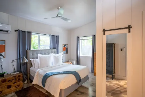 Walk to Wilton Drive - Spacious & Quiet Villa #2 HOT TUB!