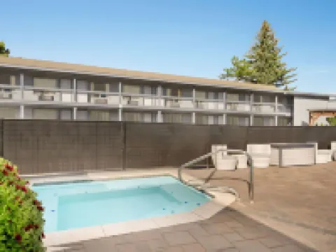 Days Inn by Wyndham Bend Hotels in Bend