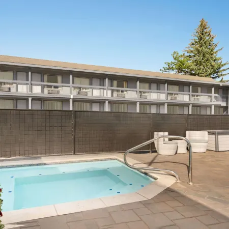 Days Inn by Wyndham Bend