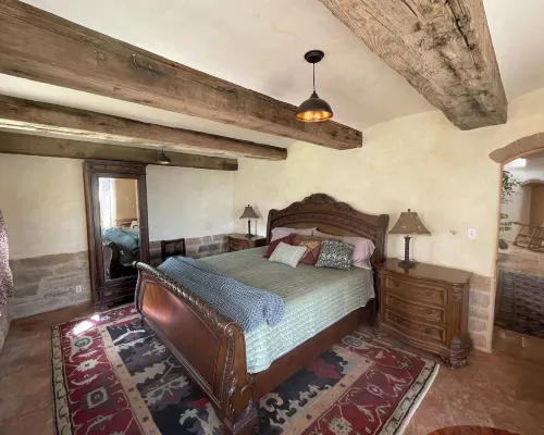 Maison de Terre Hotels in Delta County